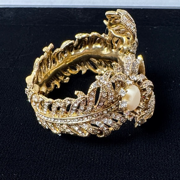 J.‎ CREW Pave Feather Hinged Bangle Gold Ivory Crystal Floral Bracelet Preppy - Picture 2 of 13